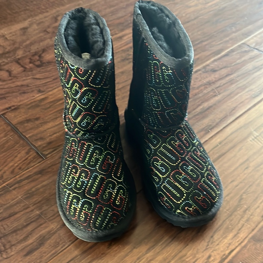 NWT UGG toddler boots 🖤